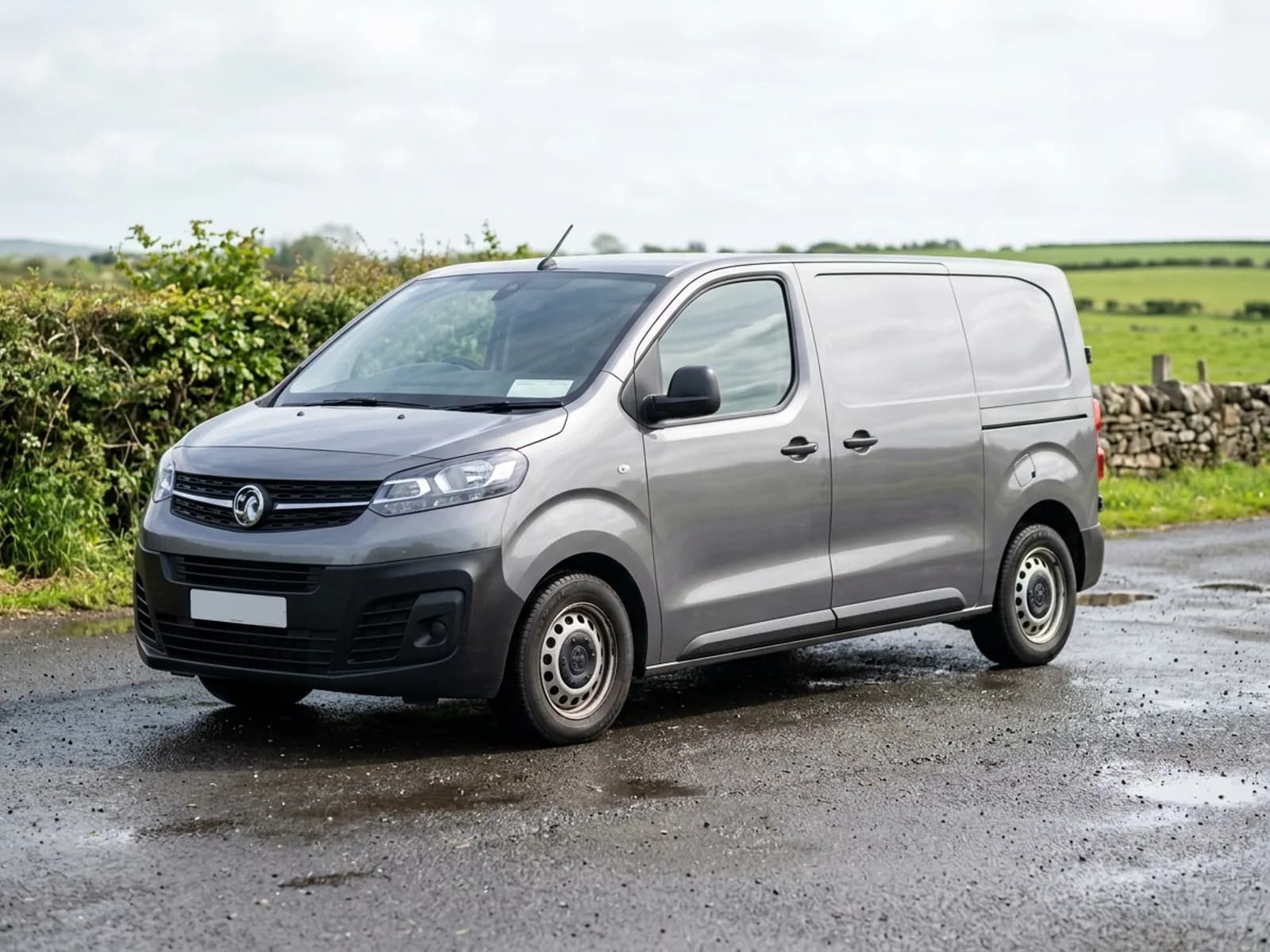 2021 Vauxhall Vivaro L2 panel van, front three quarter view on the forecourt