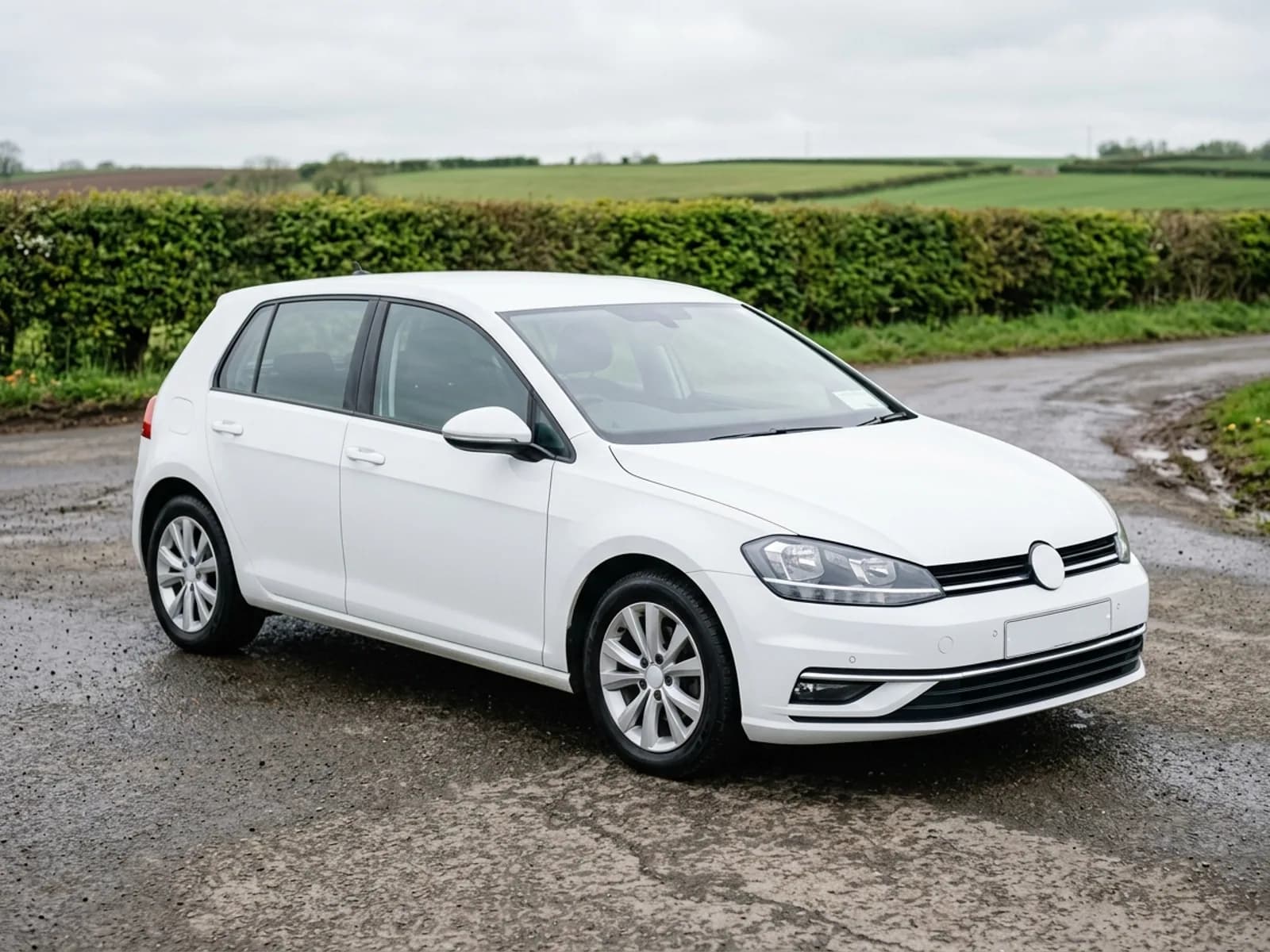 2019 Volkswagen Golf, front three quarter view on the forecourt