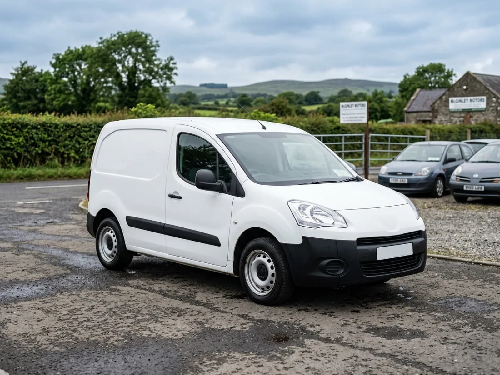 2019 Citroen Berlingo L1 van, front three quarter view on the forecourt